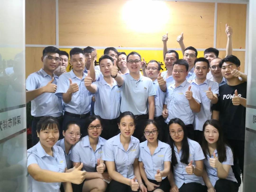 祥为办公区域小伙伴合影